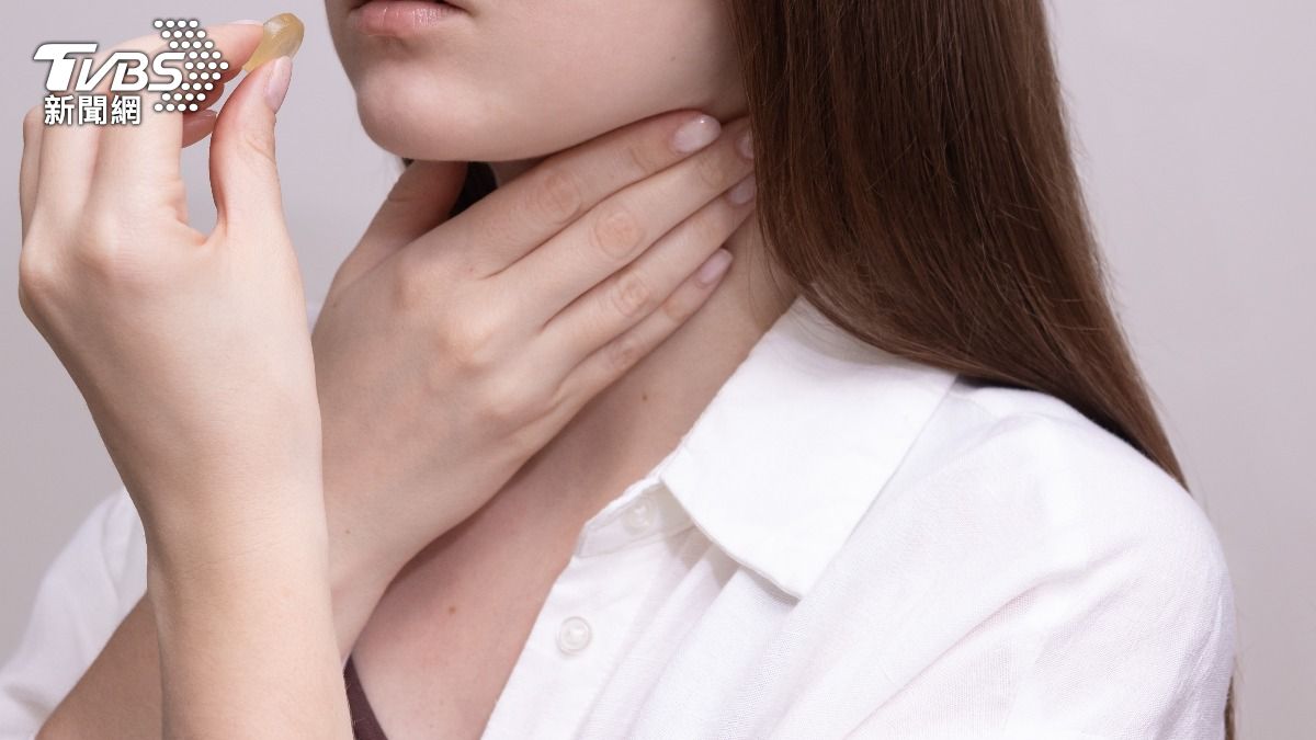 上班族「開口像在哭」檢查都正常！醫揭1病症：創傷後壓力反應