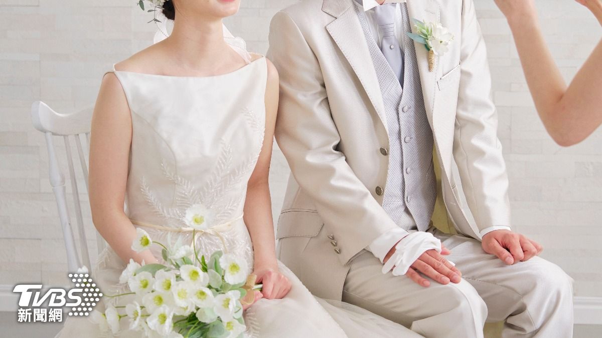結婚4年才發現！陸女傻眼：婚紗照上是別人　背後原因曝