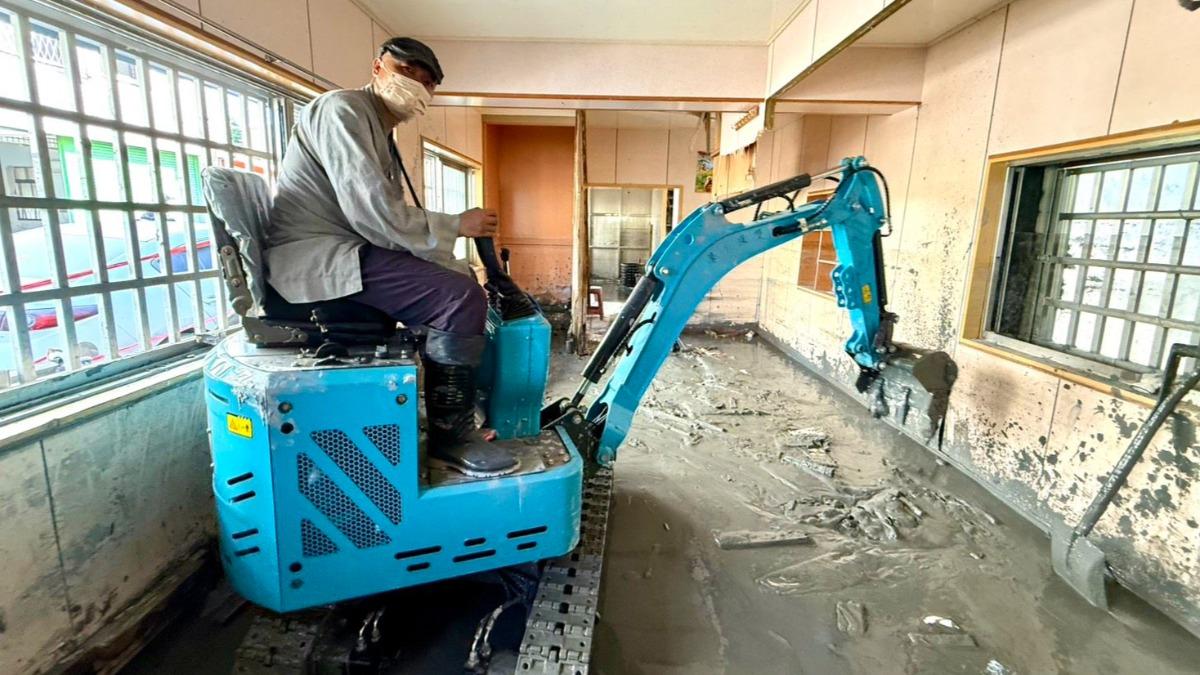 花蓮-花蓮光復鄉-花蓮災情-花蓮救災-花蓮捐款-花蓮堰塞湖-法師開怪手-華藏淨宗-華藏淨宗花蓮-華藏淨宗花蓮救災