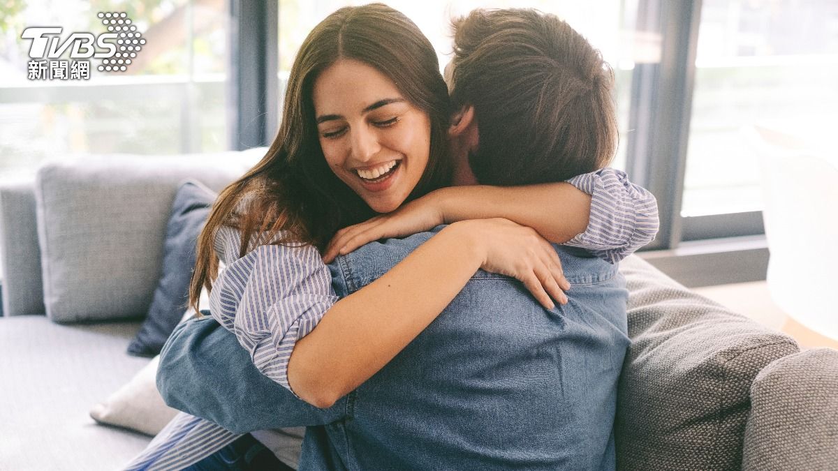 夫妻尊重並善待另一半，家庭才能和樂無爭。（示意圖／shutterstock達志影像）