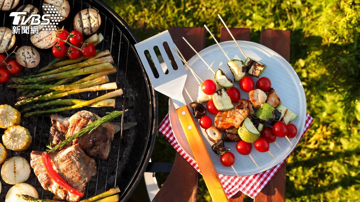 蔬食燒烤，能增加膳食纖維與優質蛋白質。（示意圖／shutterstock達志影像） 