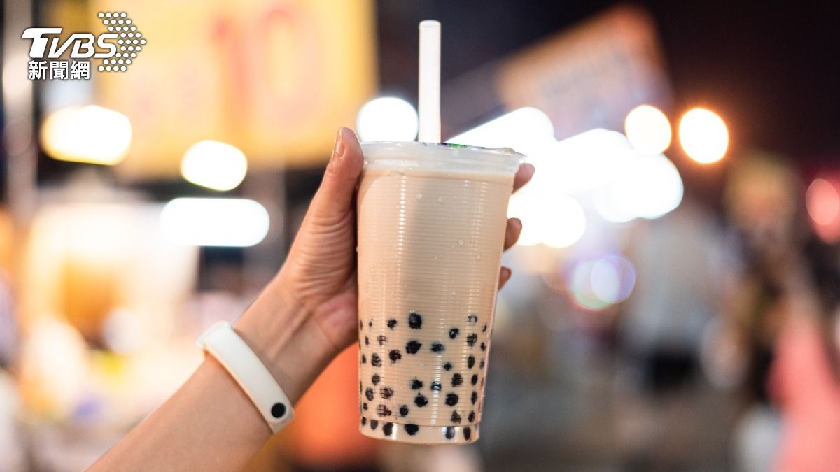 曾有家屬準備珍奶請醫護人員，並稱是阿嬤的最後心願。（示意圖／shutterstock 達志影像）