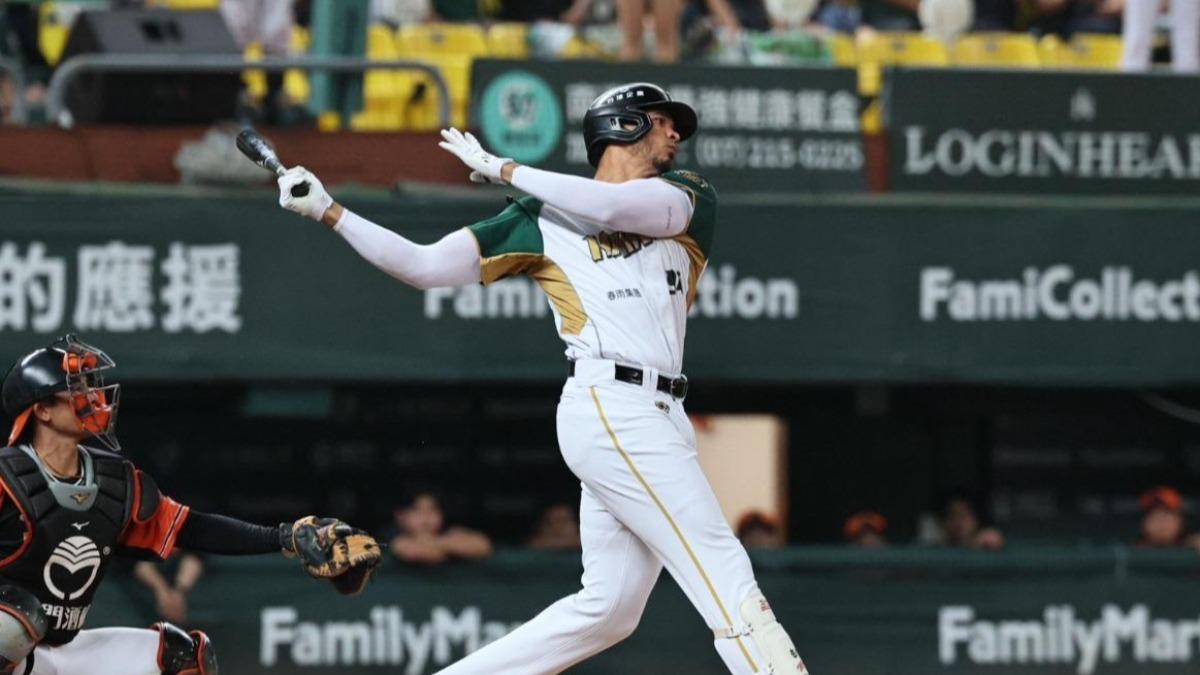 台鋼雄鷹洋將魔鷹。（圖／台鋼雄鷹隊提供）