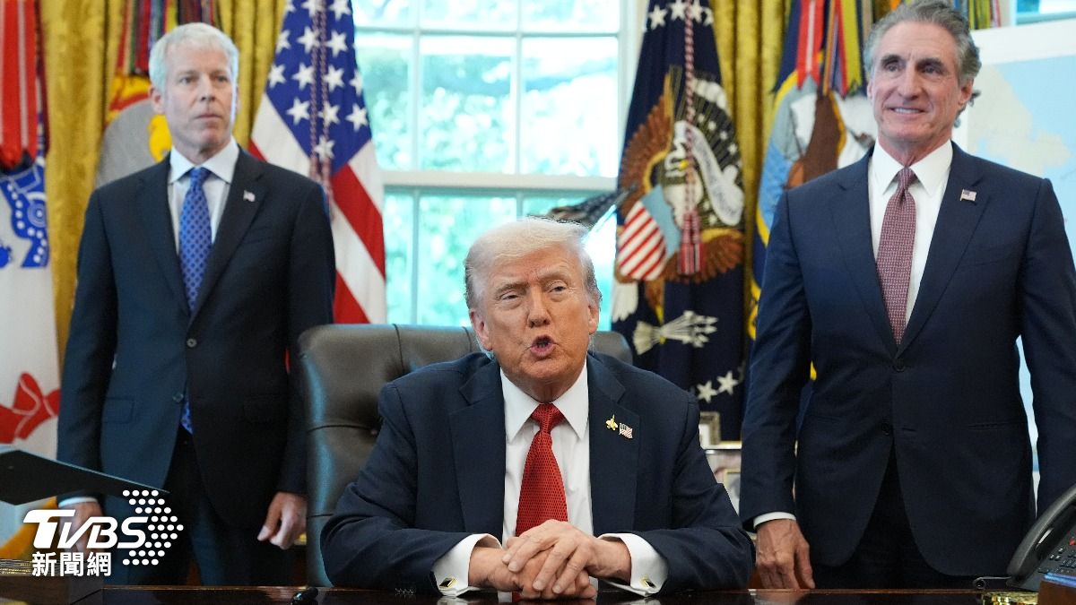 美國總統川普今天在社群媒體發文表示，從2025年11月1日起，所有從其他國家輸往美國的中型和重型卡車都會被課徵25%關稅。（圖／達志影像美聯社）