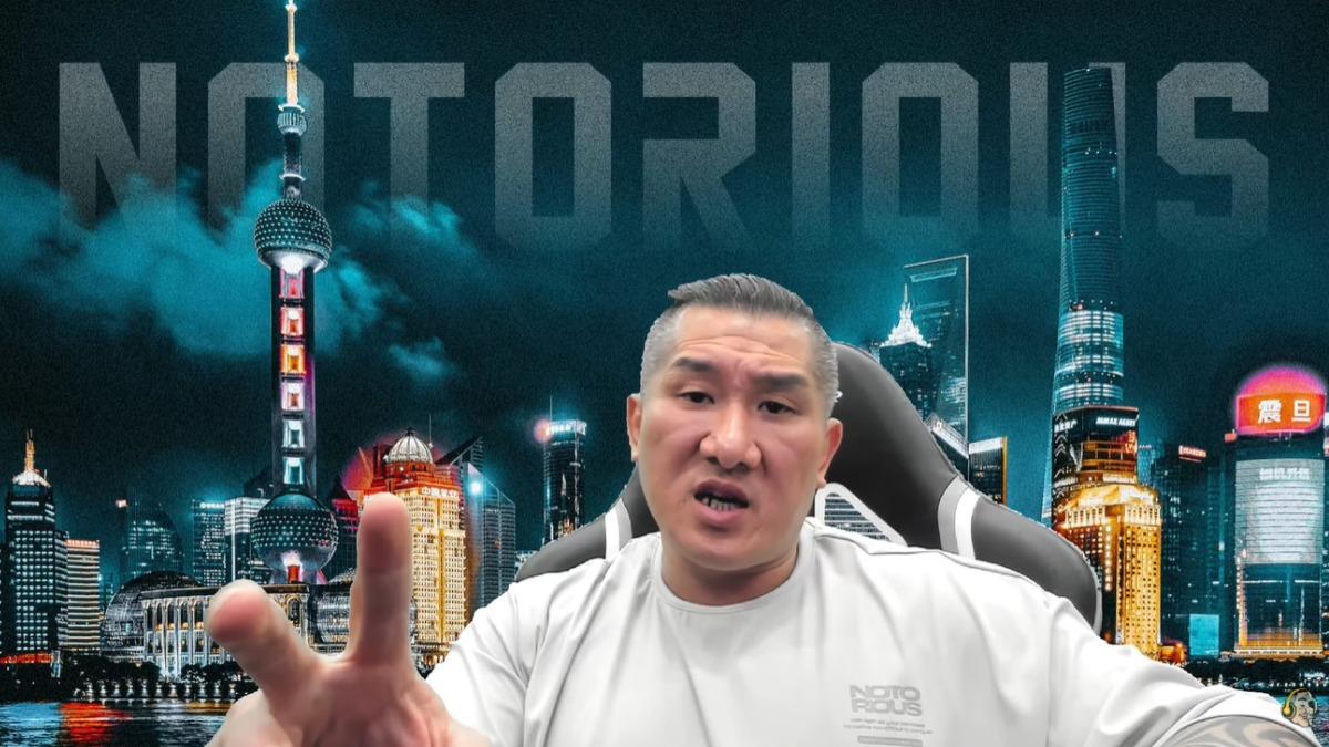 館長直播喊「斬下賴清德狗頭」要被法辦，證實收到刑事局約談。（圖／翻攝自館長惡名昭彰YT）