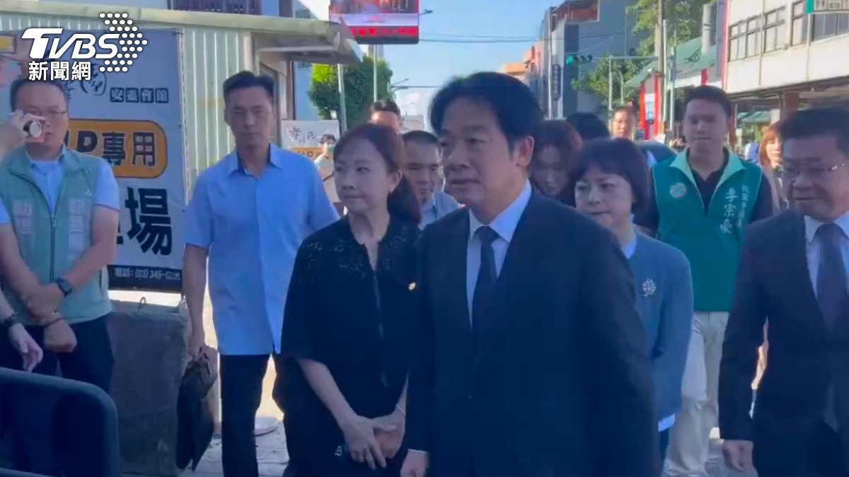 總統賴清德親赴桃園弔「挖土機超人」林鴻森。（圖／TVBS）