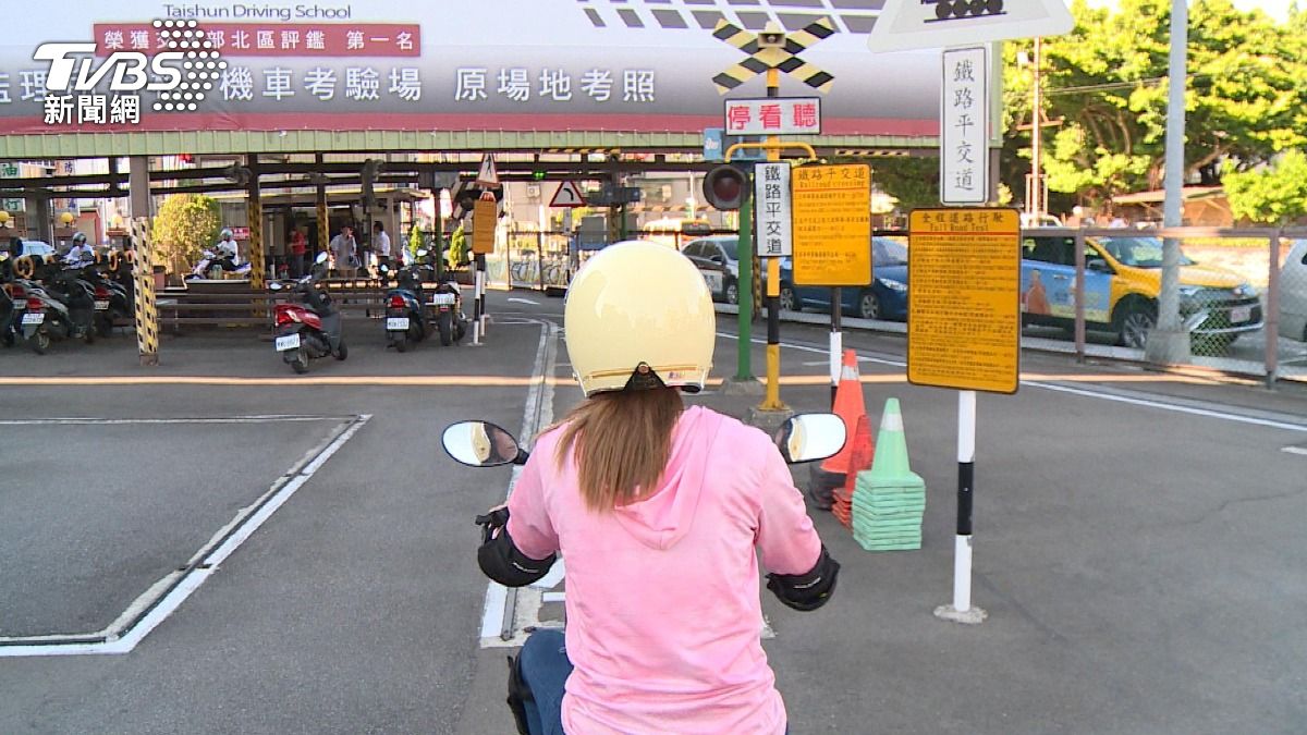 機車考照大改革！明年筆試改全選擇題　題庫將新增1類題目