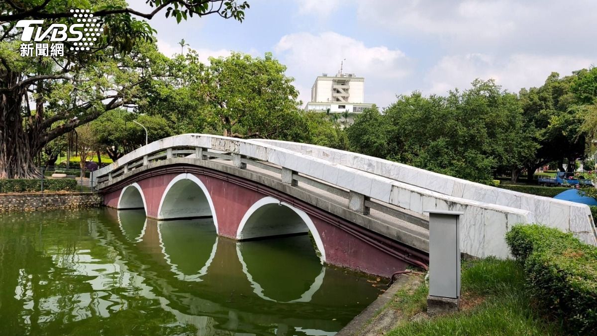 台中市北區知名景點「台中公園日月湖」，今（8）日上午發生一起落水死亡悲劇。（圖／TVBS）