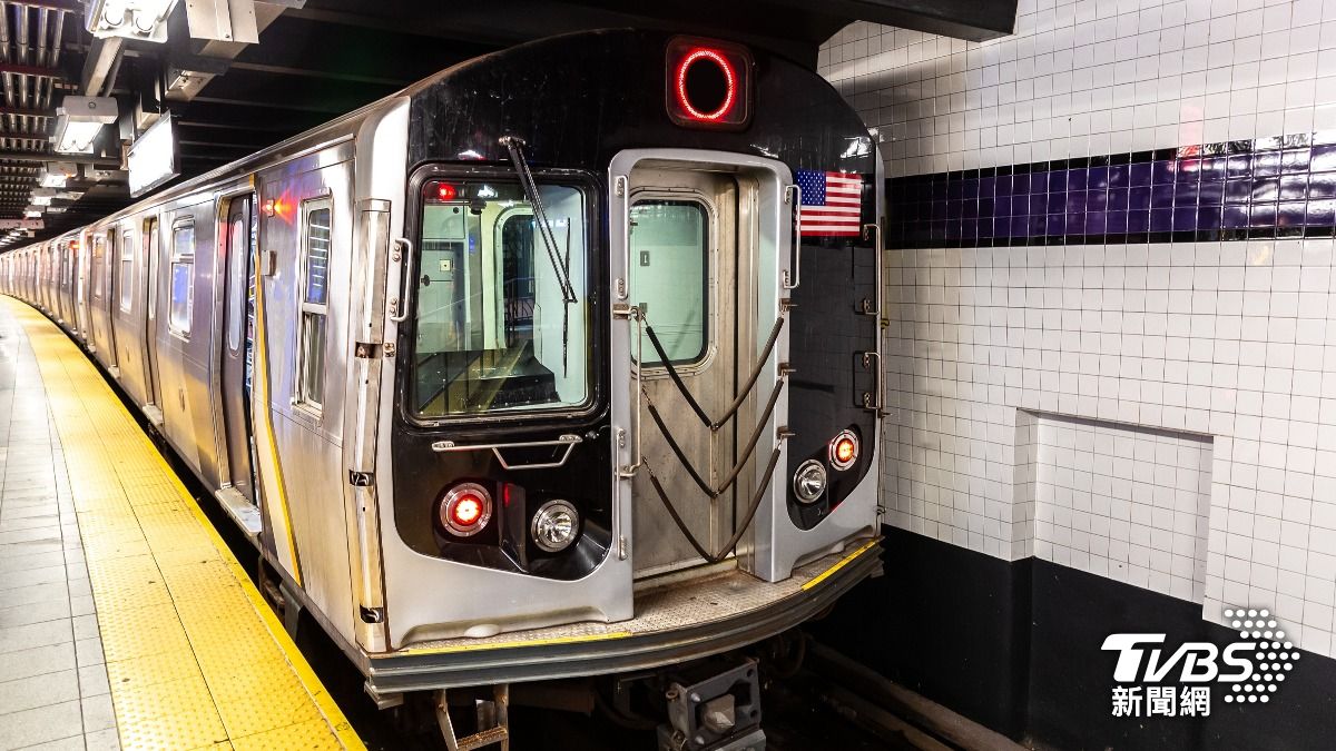 TikTok挑戰-跟風挑戰-地鐵衝浪-Subway surfing-紐約地鐵-地鐵挑戰-紐約-危險挑戰-危險動作