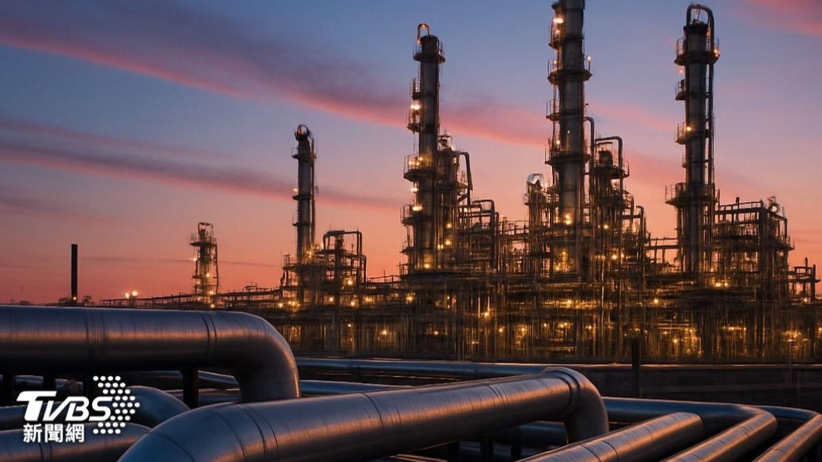 台灣幾乎完全仰賴進口燃料，且高達97%的能源需經海運進口。（示意圖／達志影像Shutterstock）