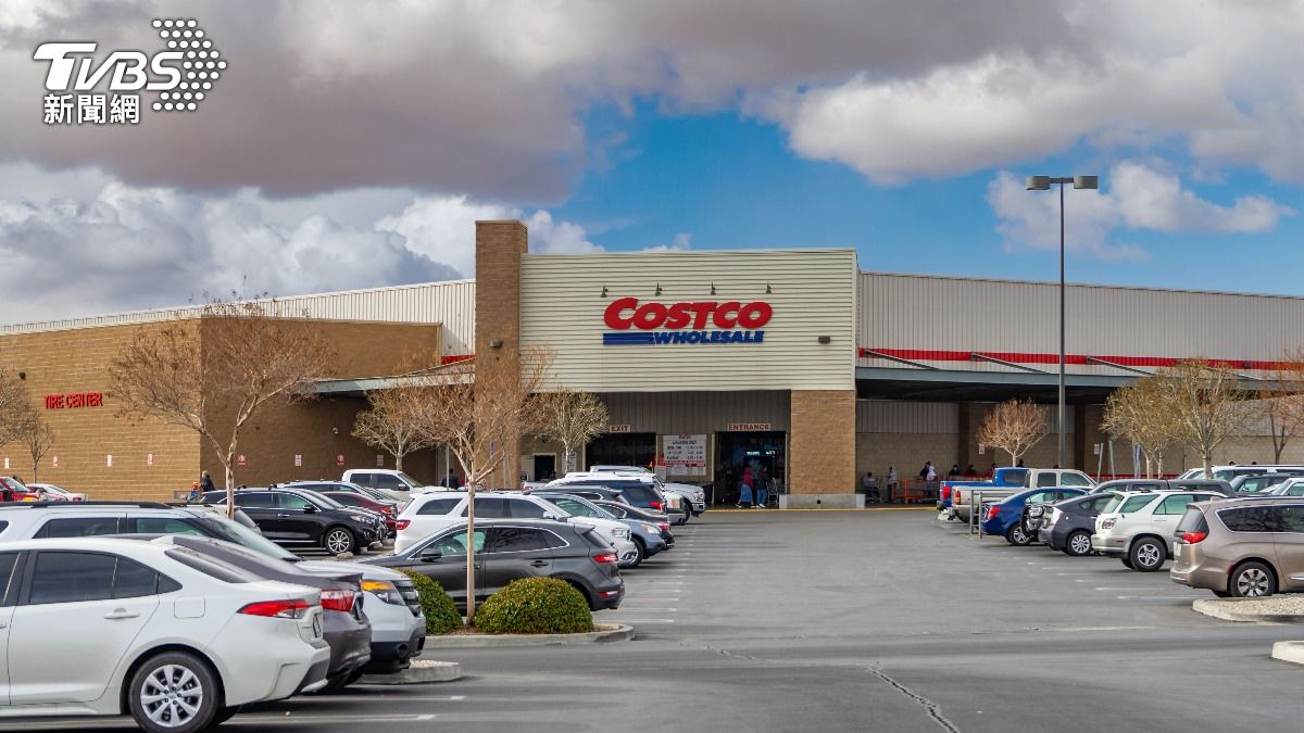 許多車主在賣場停車時總會「車頭朝外」。（示意圖／shutterstock 達志影像）