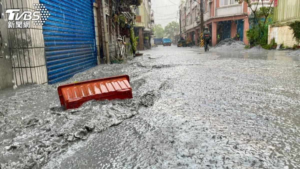 花蓮馬太鞍溪堰塞湖溢流，砂土總計約2000萬立方公尺。（圖／TVBS資料照）