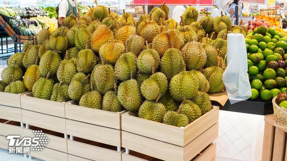 德國消防局收到民眾通報商場傳出瓦斯味，趕赴現場發現氣味來自榴槤。　（示意圖／達志影像Shutterstock）