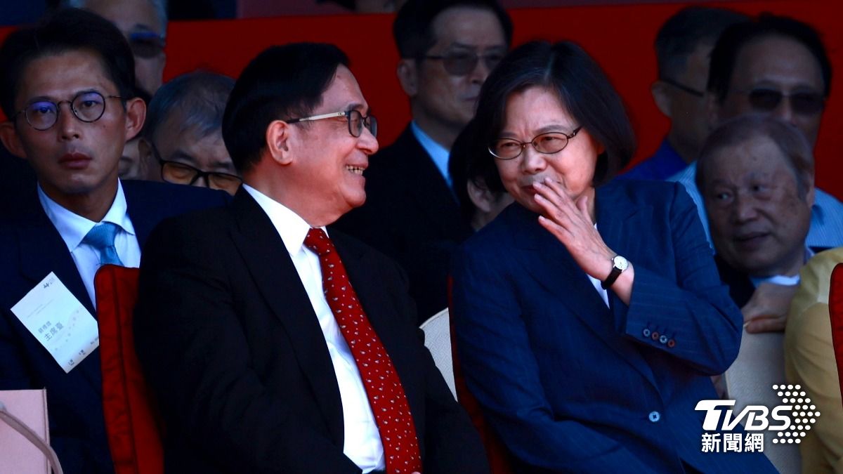 前總統蔡英文、陳水扁比鄰而坐。（圖／華子琛攝）
