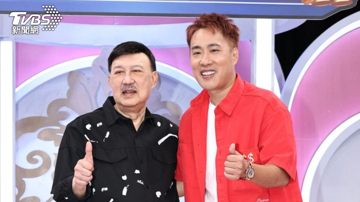 余天（左）為兒子余祥銓新節目站台，談及外孫忍不住悲從中來。（圖／張哲鳴攝）