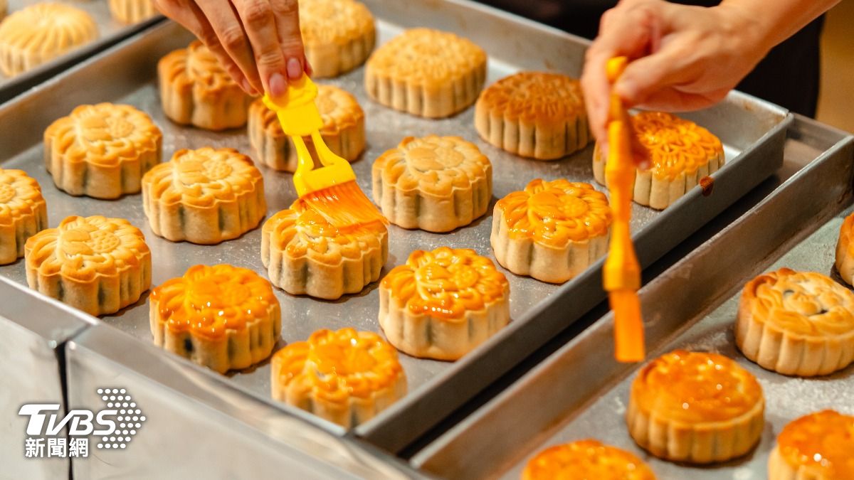 中秋節過後，滯銷的月餅流向為何？專家透露3種常見處理方式。　（示意圖／Shutterstock）