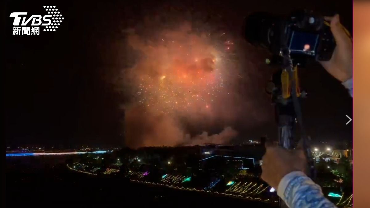 國慶焰火遇「1級東北風」，下風處祖師橋全煙。（圖／TVBS資料畫面）