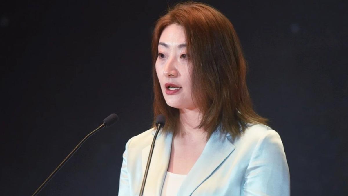 中國飲料龍頭「娃哈哈」接班人宗馥莉傳出已經辭掉集團的董事長、董事等職務。　（圖／翻攝自X@EG8lTrCxOy9W4Vt）