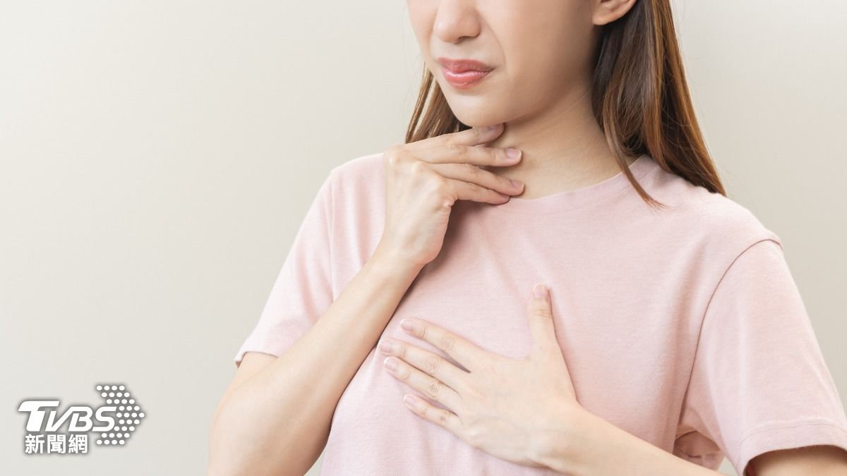 許多人一到秋季，喉嚨就感到乾癢不舒服。（示意圖／shutterstock達志影像）