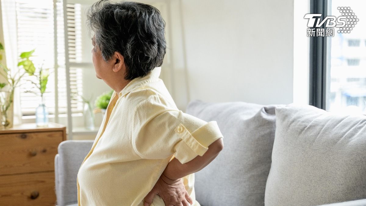 中國一名九旬老婦立遺囑要把所有財產給「乾兒子」，後經法院判定無效。(示意圖，非當事人／shutterstock 達志影像)