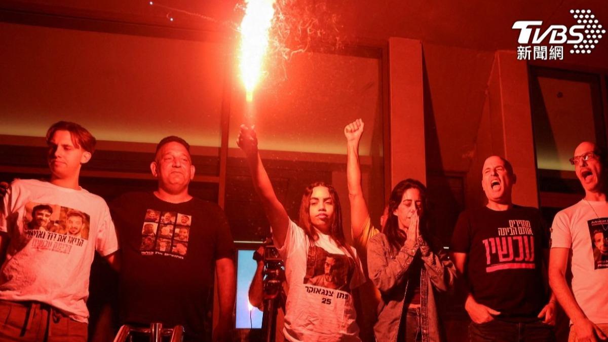 以色列人質親屬等待家人歸來。（圖／達志影像路透社）