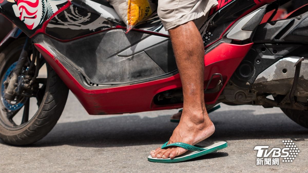 拖鞋-夾腳拖-騎車穿夾腳拖-夾腳拖騎車-夾腳拖傷害-夾腳拖不好-穿拖鞋騎車-穿夾腳拖的壞處-騎車穿拖鞋-朱家宏