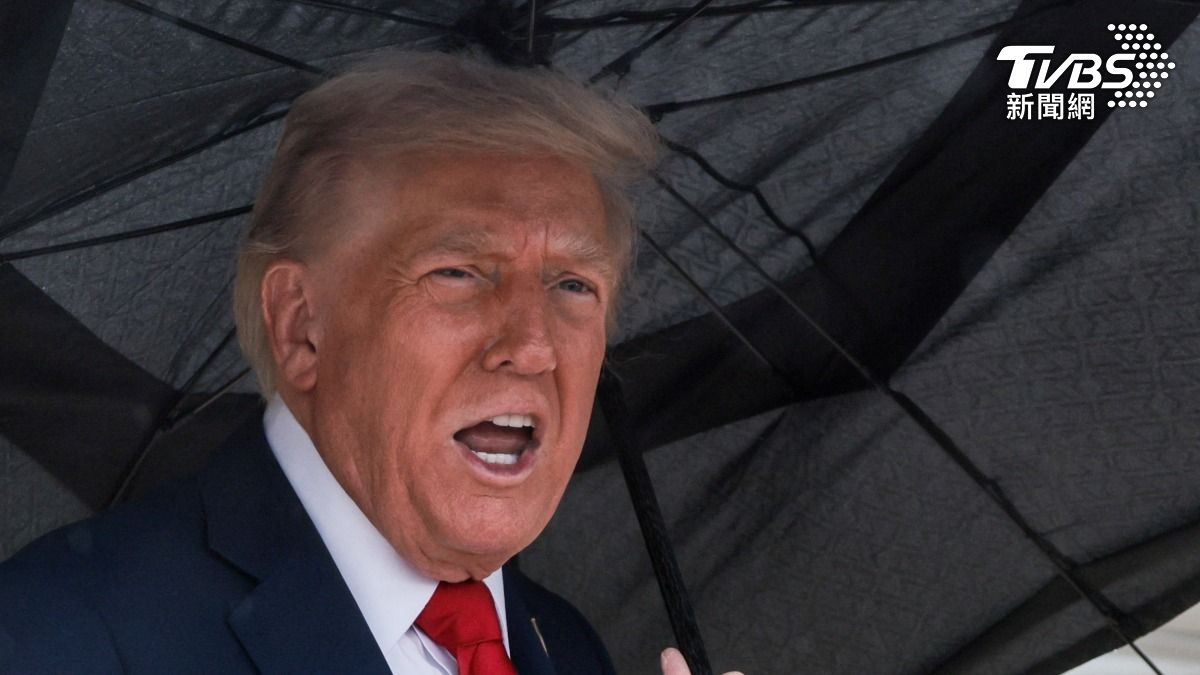 川普在自家社群平台「真實社群」（Truth Social）發文說：「美國希望幫助中國，而非傷害它！」（圖／達志影像路透社）