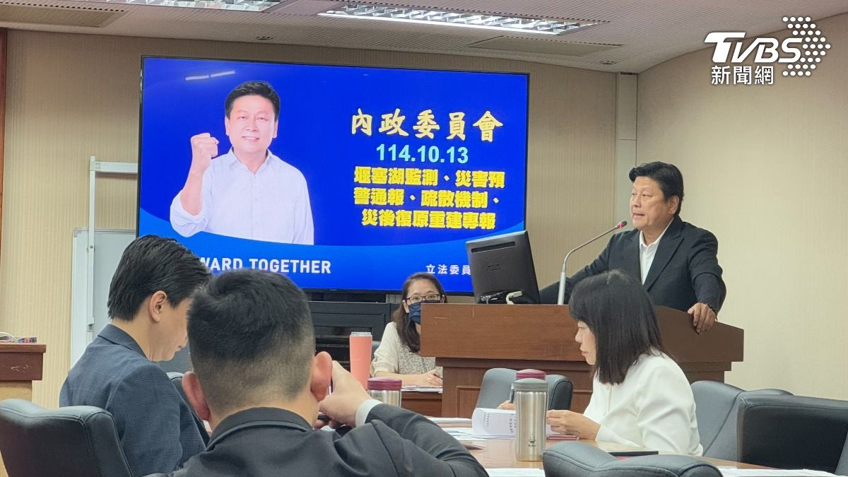 國民黨團總召傅崐萁今（13）日在立院砲轟內政部長、樺加沙颱風中央災害應變中心指揮官劉世芳。（圖／劉庭宇攝）