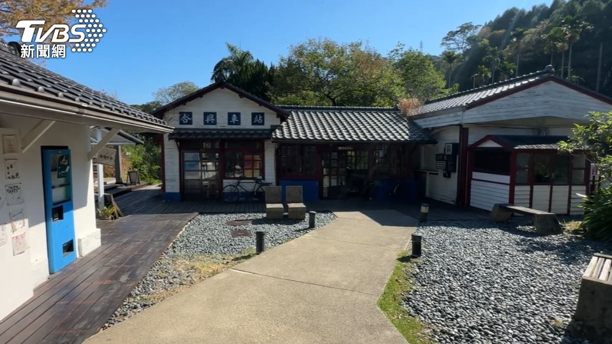 雜草長到半人高!知名「打卡聖地」慘成廢墟 遊客看傻:只剩回憶