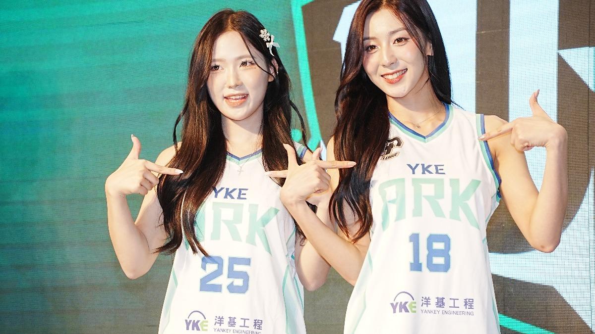 睦那京（右）、李素敏加盟洋基女孩。（圖／洋基工程提供）