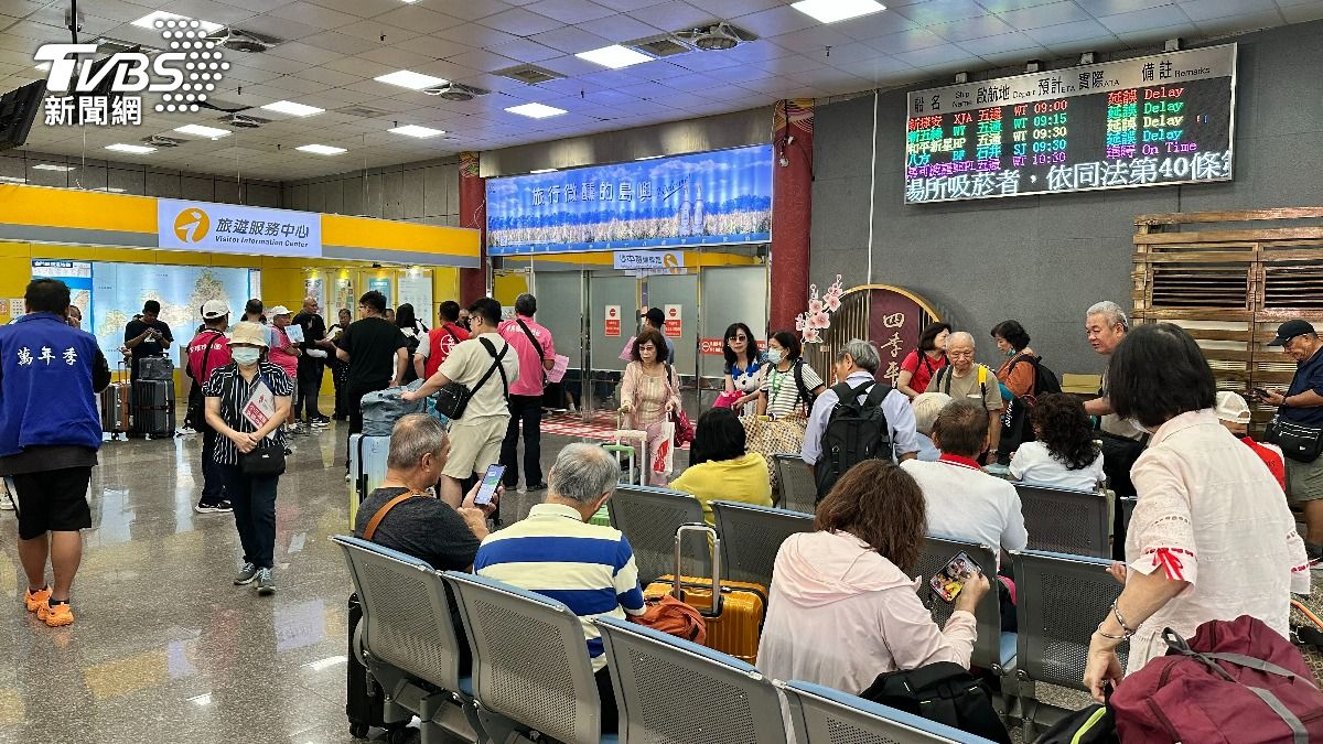 小三通旅運暴增四成!金門居民機票難訂 議員籲中央正視散進團出
