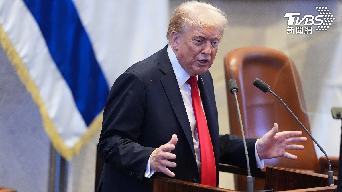 川普在以色列國會發表演說，喊話要與伊朗達成協議。(圖／達志影像美聯社)