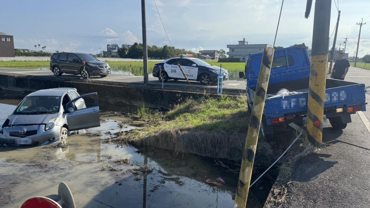 又現田中日常　礁溪對撞車禍　自小客衝出路面卡稻田兩傷