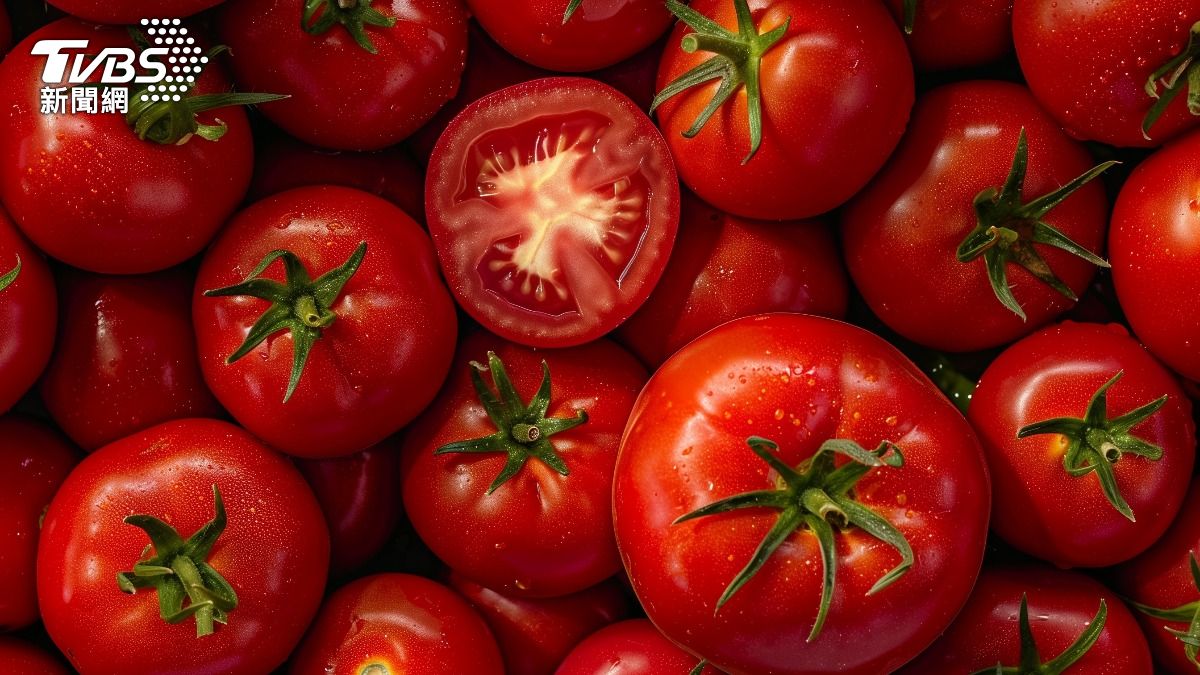 大果番茄經過油脂高溫烹煮能促進茄紅素釋放。（示意圖／shutterstock達志影像）