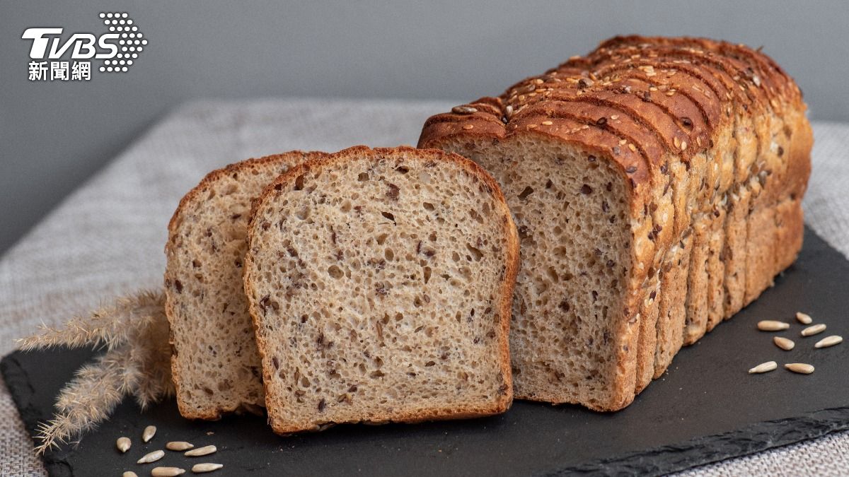 慢性腎臟病患者吃太多全麥土司，可能反而對身體造成負擔。（示意圖／shutterstock 達志影像）