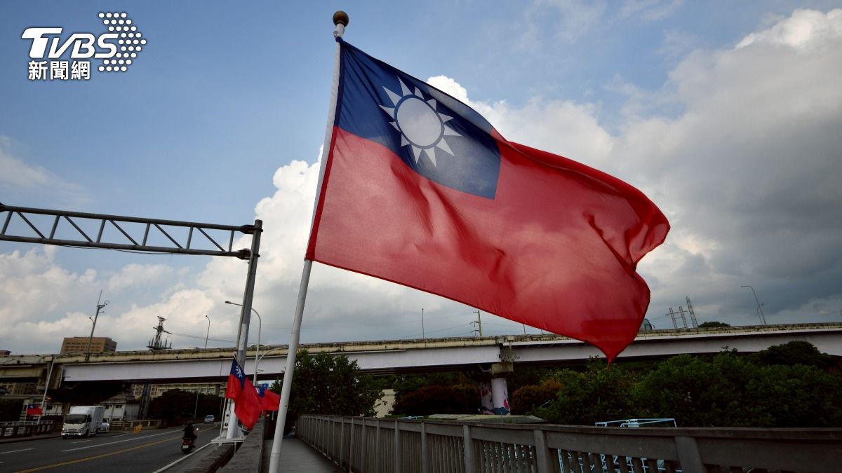 台灣國成員「割國旗」抗議黨國不分 帶你了解什麼是侮辱國旗罪