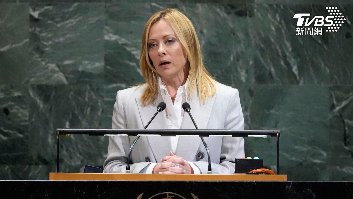 義大利總理梅洛尼，其領導的聯合政府同意向金融業課稅，為中產階級實施減稅。（圖／達志影像美聯社）