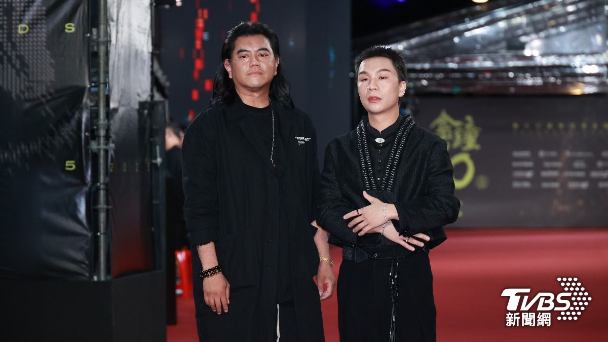 派翠克和製作人B2一起走紅毯。（圖／TVBS）