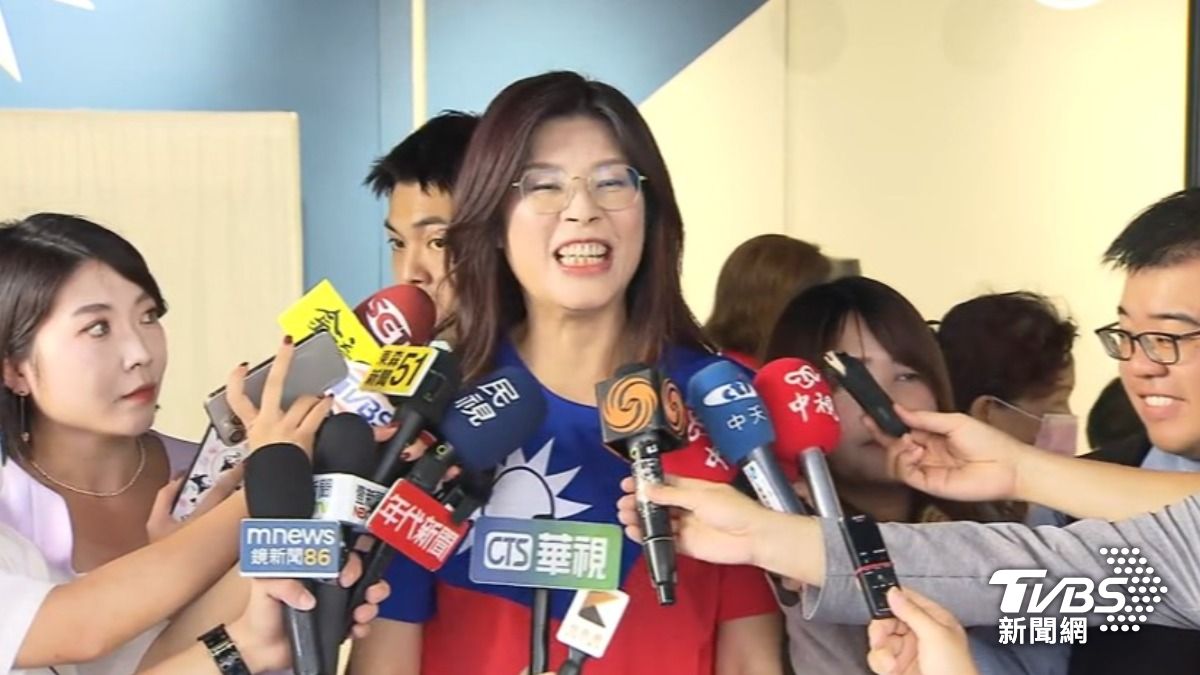 藍黨魁選舉登場！　鄭麗文「國旗裝」　郝龍斌：從容來