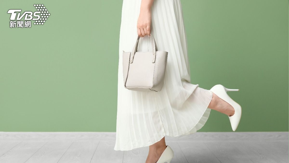 「這單品」竟超透光！妹子高鐵上崩潰　網教防走光小撇步