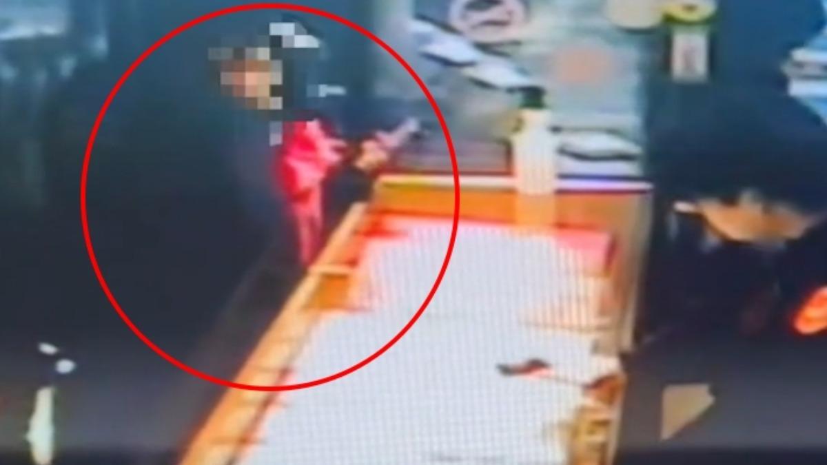 獨／拖把擺騎樓遭檢舉！闆娘控警闖銀樓「查身分」暴襲