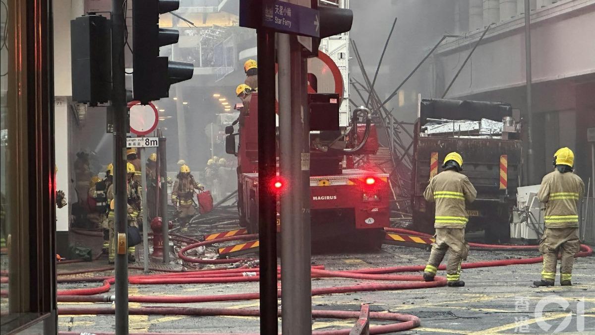 爆炸聲驚人！香港中環三級火警濃煙直沖天　交通多處受阻