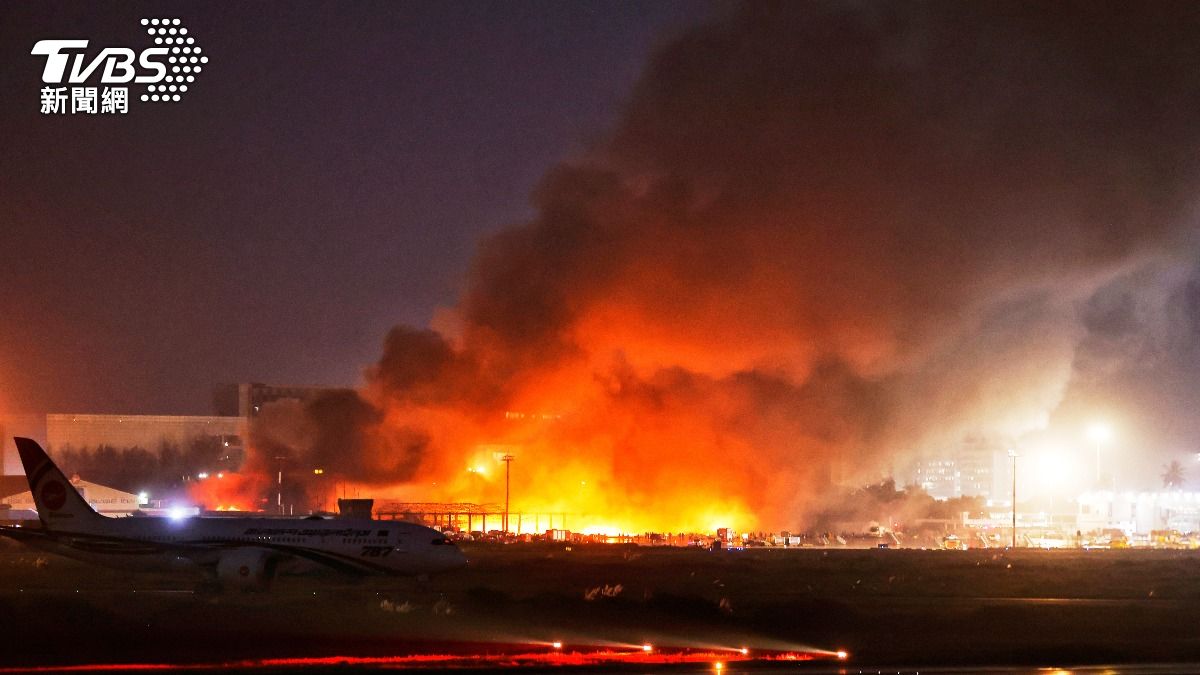 孟加拉首都達卡的沙阿賈拉勒國際機場貨運區發生大火，導致國內外航班延誤並中斷營運約6小時。（圖／達志影像美聯社）