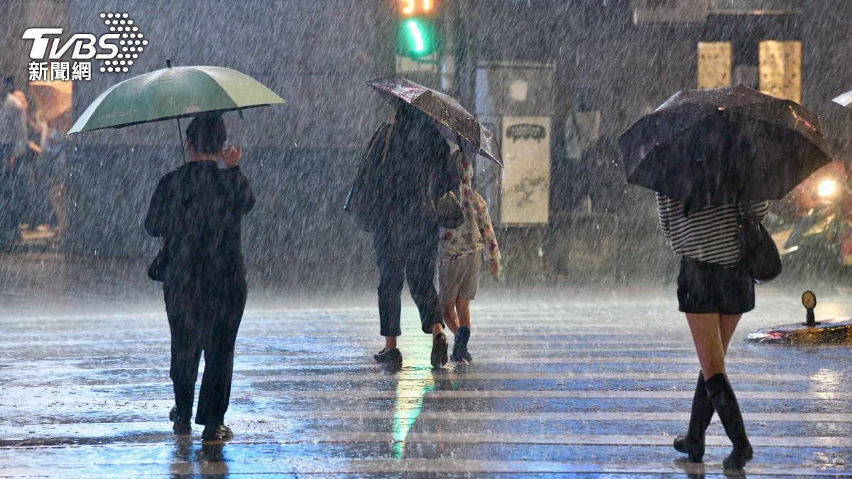 天氣／5縣市急發豪雨特報！暴雨夜襲北北基　3區列一級淹水警戒