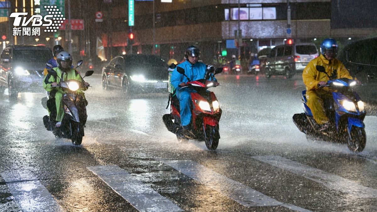 天氣／暴雨狂下！新北3小時狂洩182毫米　7縣市豪雨特報