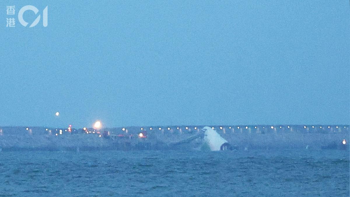 阿聯酋貨機落海！香港機場北跑道關閉　南中跑道維持運作