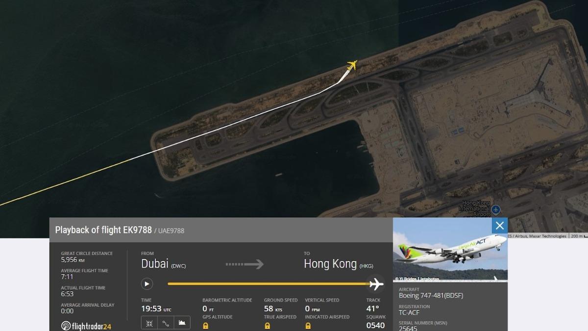 香港機場事故!阿聯酋貨機落海 航班追蹤網站曝:降落後突左轉