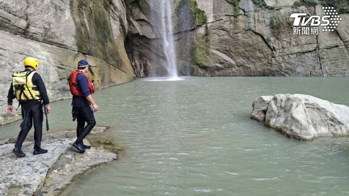 青雲瀑布又奪一命！22歲男疑撿鞋溺斃　友人目睹崩潰報案