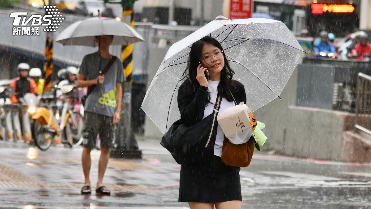 Tropical Storm Fengshen drenches northern Taiwan