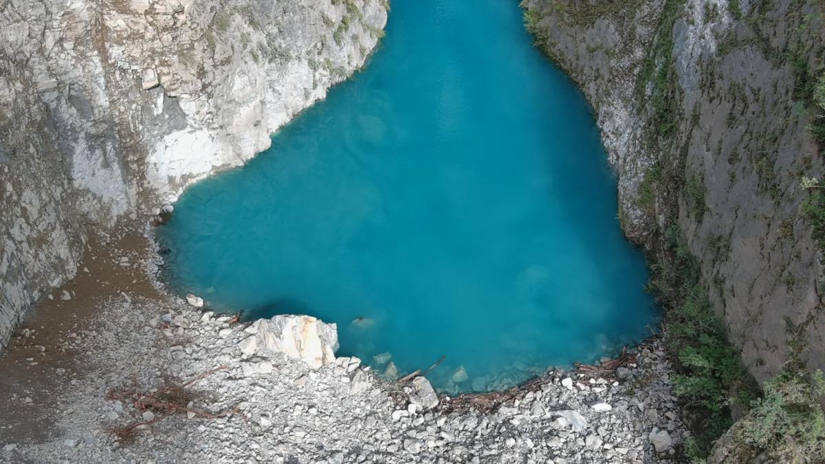 維持紅色警戒!燕子口處堰塞湖 距壩頂剩4.8公尺